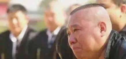 成都户外吃瓜事件始末